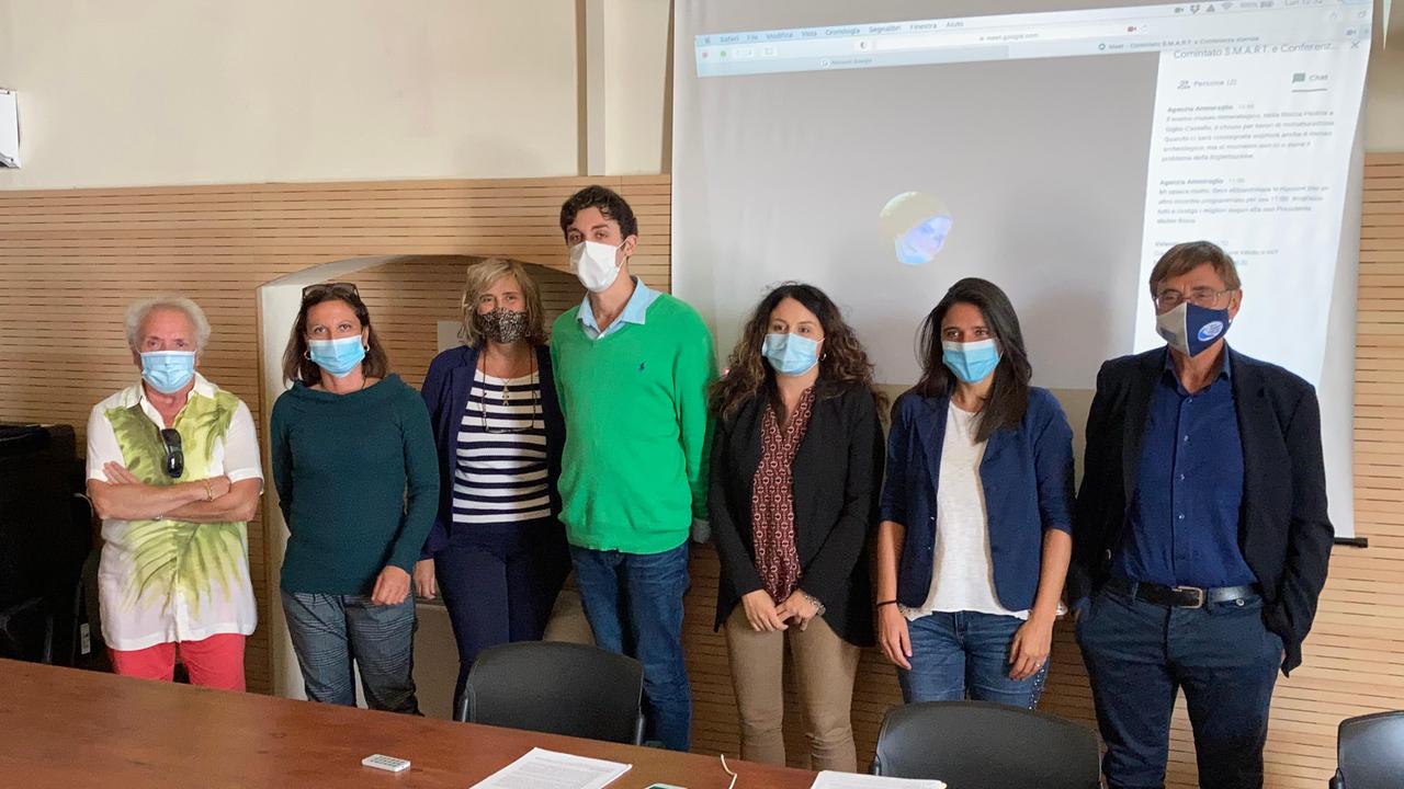 La foto di gruppo del comitato di indirizzo Smart nella sede del Parco