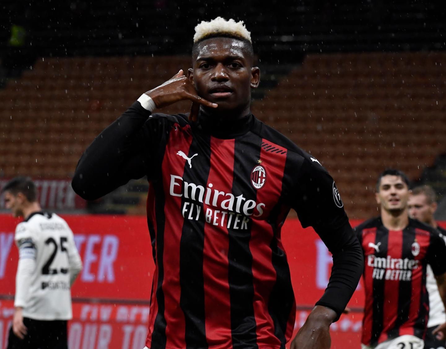 Leao risponde dopo due squilli Questo Milan si gode la vetta