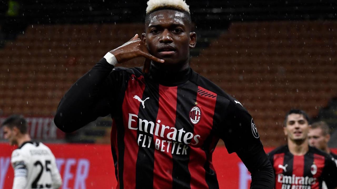 Leao risponde dopo due squilli Questo Milan si gode la vetta