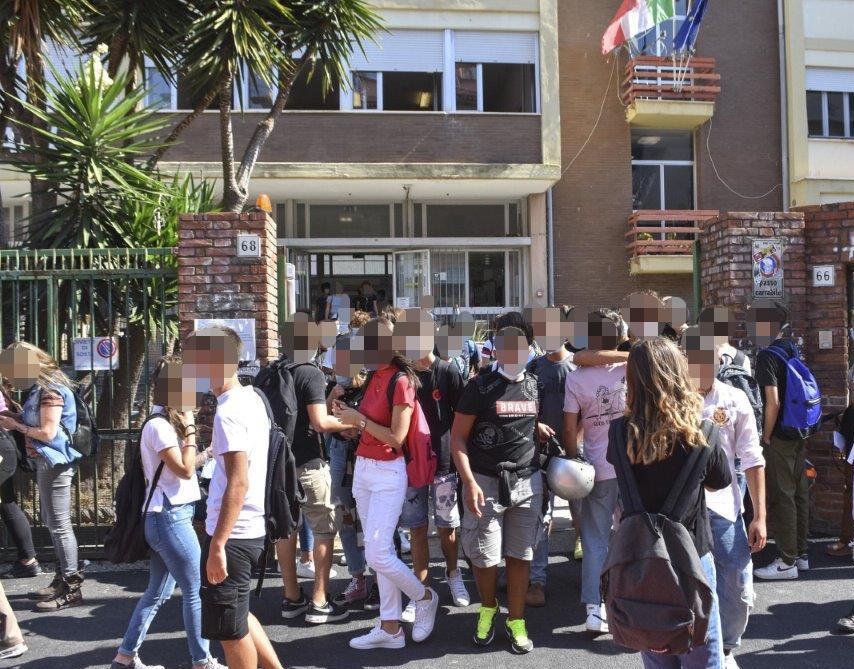 Studentessa di 14 anni positiva al Cecioni 2 prof contagiati all’Iti, 150 alunni isolati 