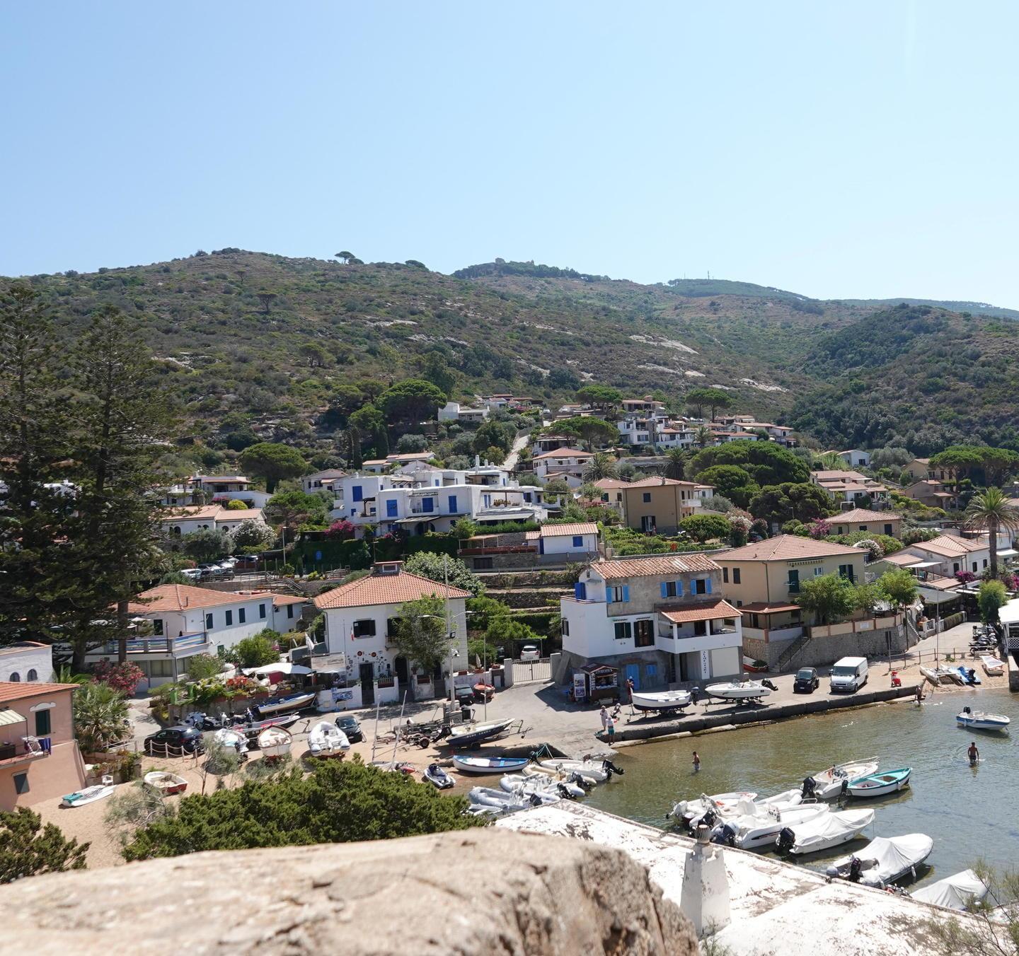 Giglio, c’è ancora l’obbligo di mascherina anche all’aperto