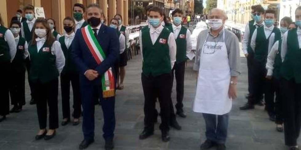 Tortellino in centro per festeggiare la nuova Via Emilia