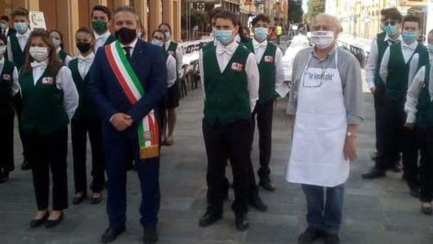 Tortellino in centro per festeggiare la nuova Via Emilia