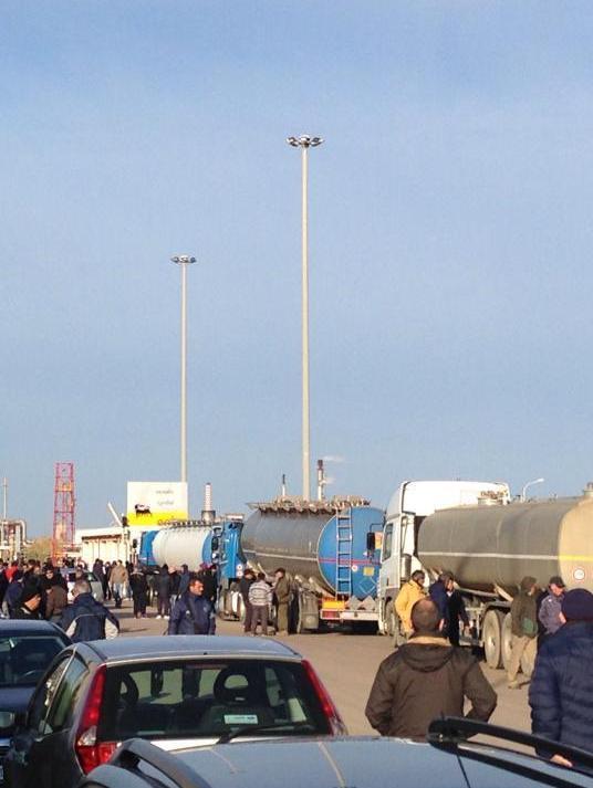 Petrolchimico, lavoratori in assemblea 