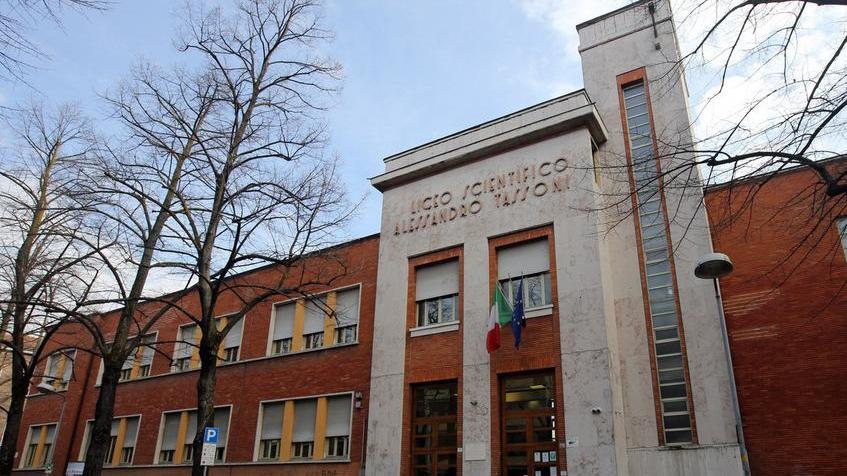 Covid nel modenese, nuovi contagi in tre scuole Al Tassoni una classe in isolamento