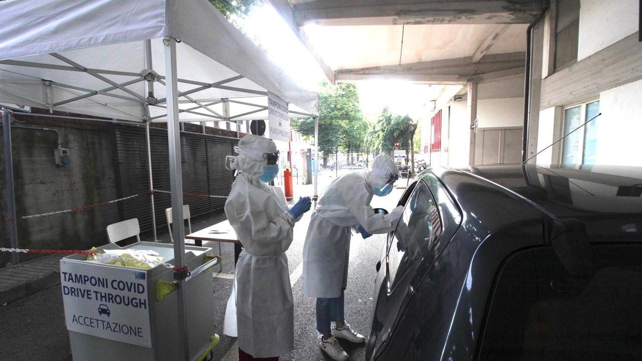 I tamponi "drive through" al Centro Giovannini
