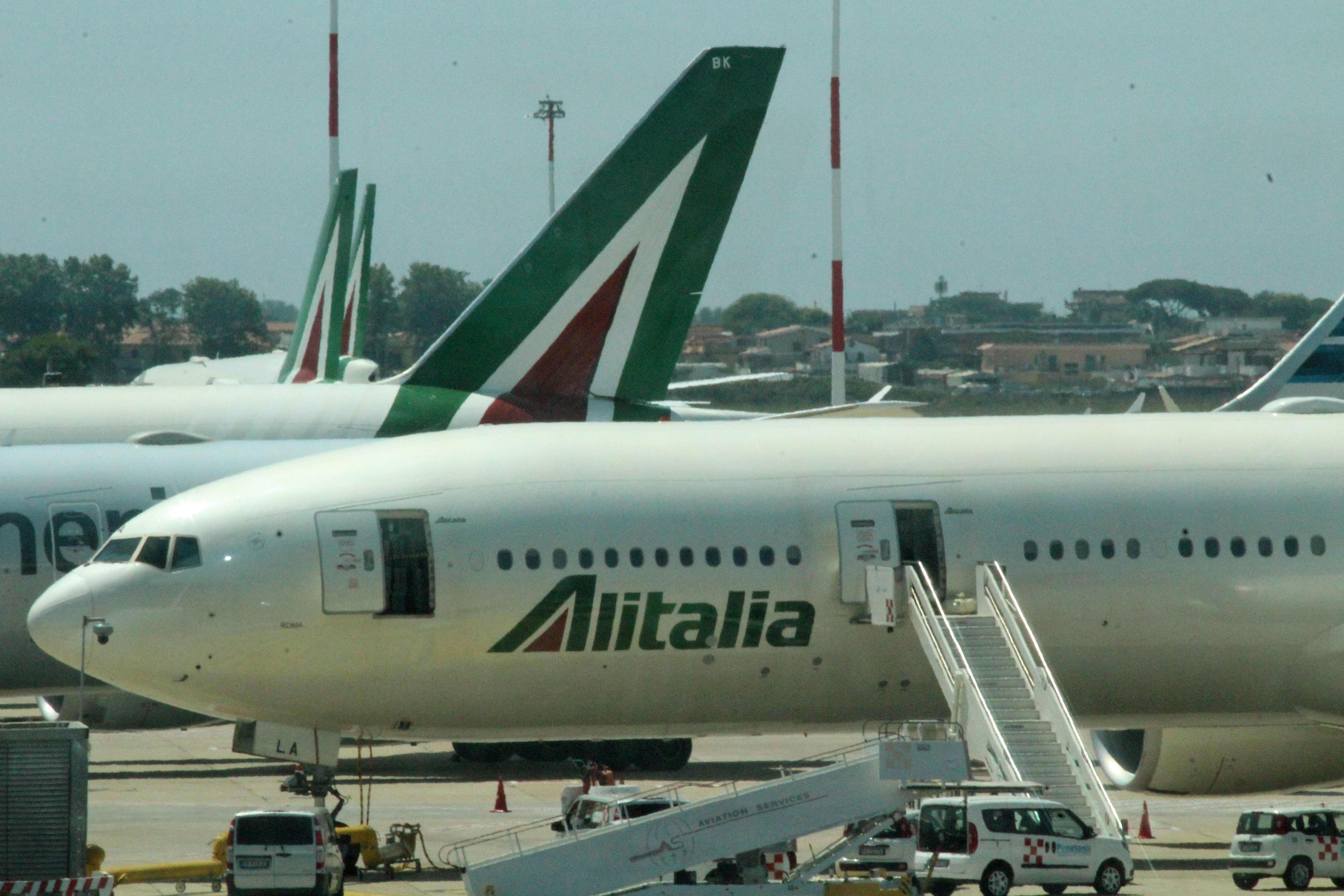 Aerei, l'assessore Todde ad Alitalia: "Aprite subito le vendite per il periodo natalizio" 