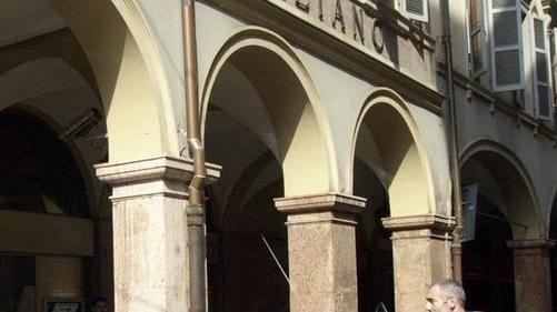 Ruba una giacca in un negozio e scappa: preso e denunciato