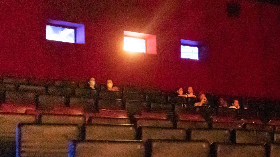 Cinema, spettatori in calo e non per il distanziamento