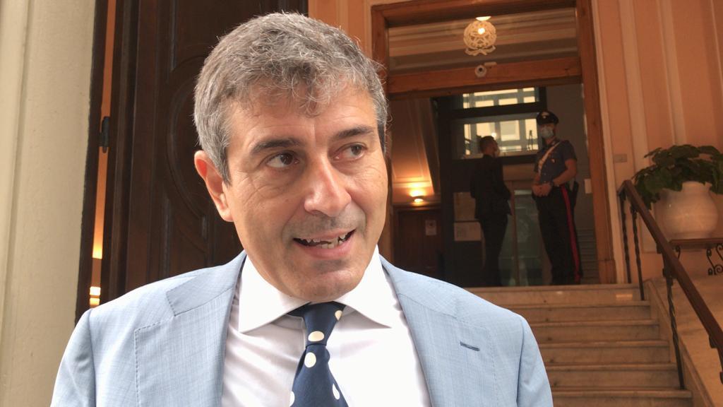 L'avvocato Mauro Barberio legale del presidente Christian Solinas all’uscita dal Tar dopo la riunione del collegio