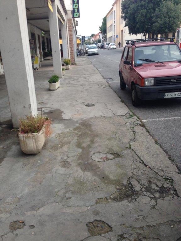 Un marciapiede di Rosignano