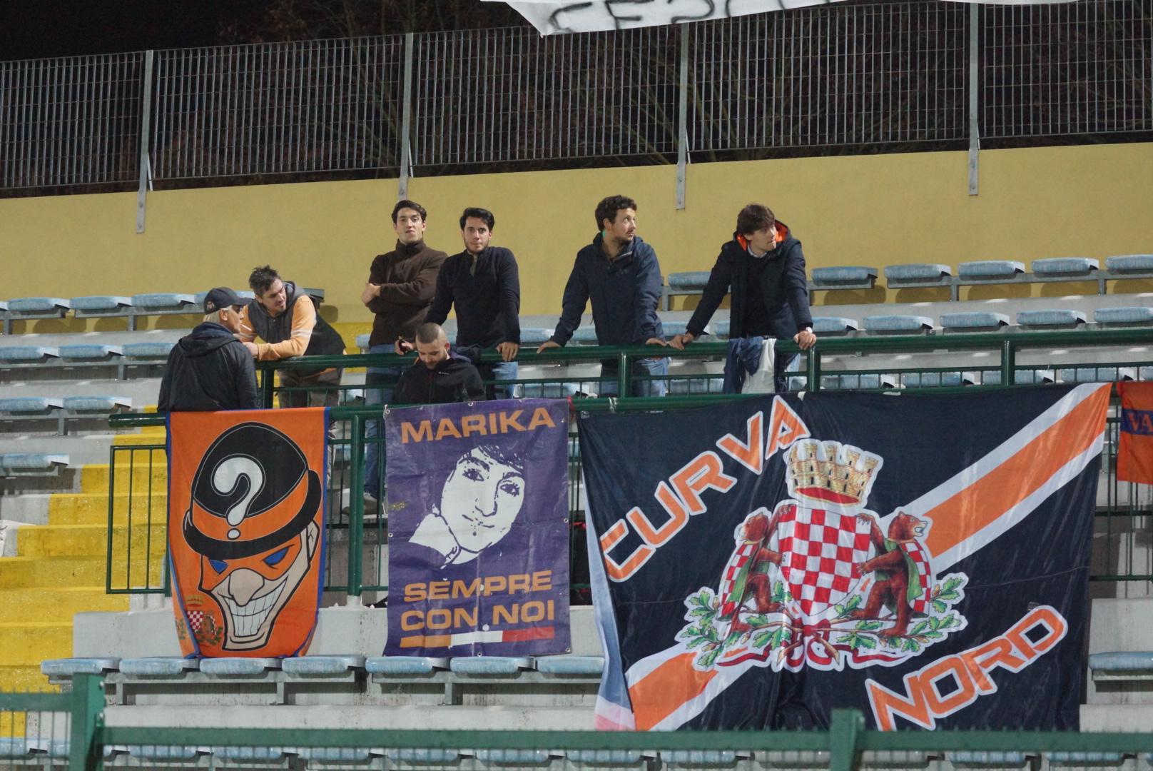 Un gruppo di tifosi allo stadio Melani
