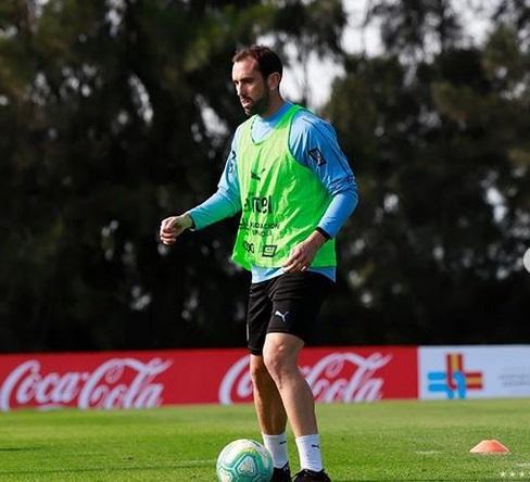 Diego Godìn durante un allenamento con la nazionale uruguaiana a Montevideo