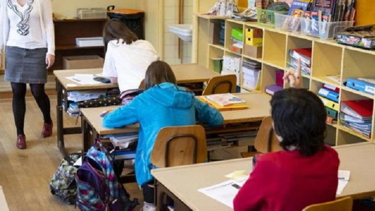 Nota di rimprovero perché si toglie la mascherina in classe