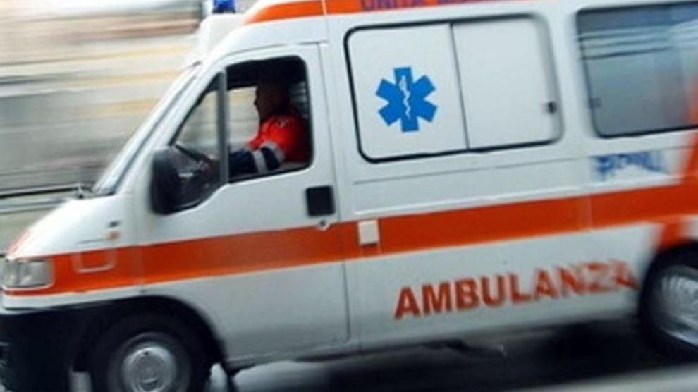 Stroncato settantenne da un malore sul viale Apua