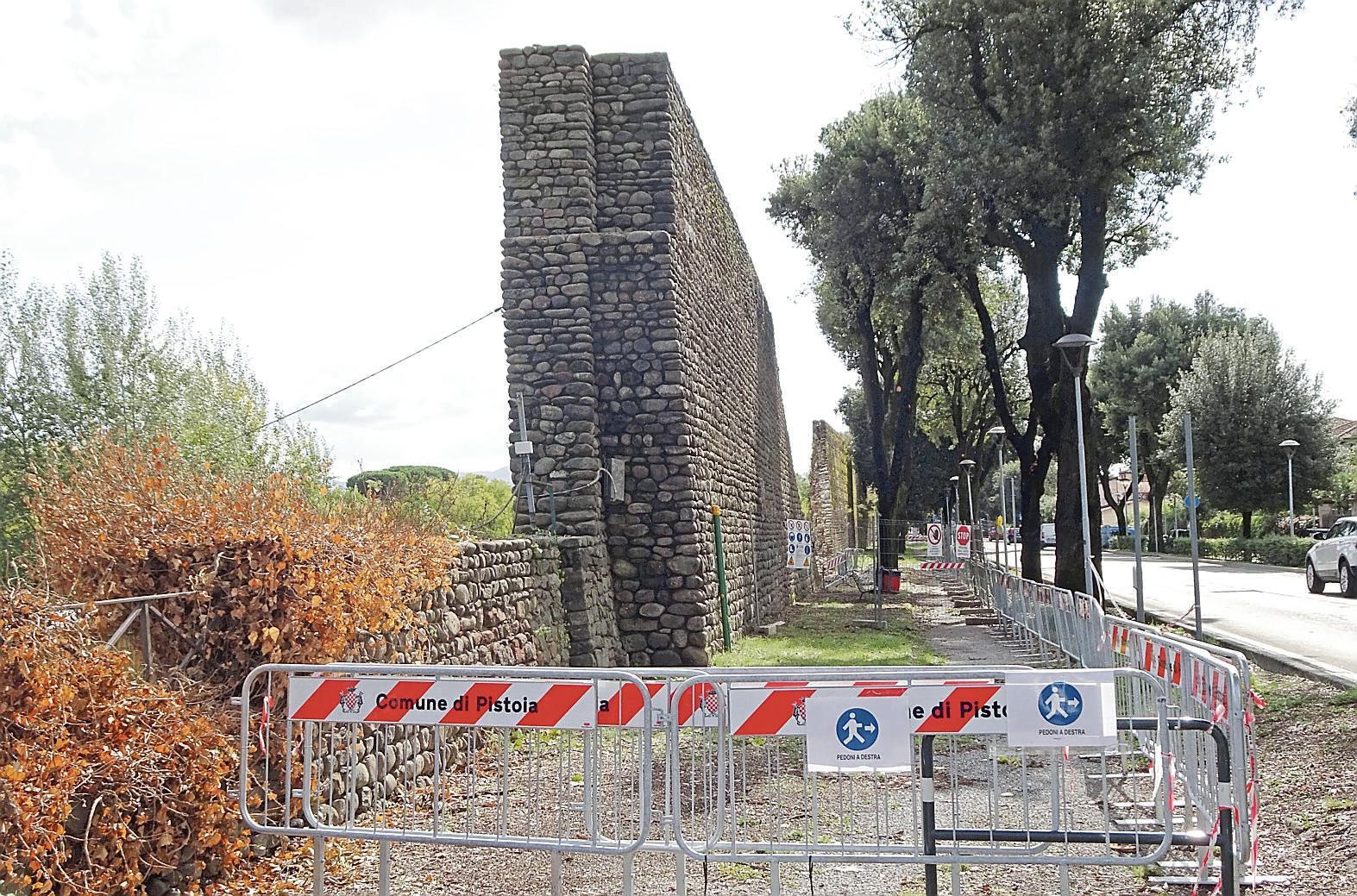 Pendono verso la Brana le Mura urbane di Pistoia: sotto indagine i 300 metri di viale Arcadia 