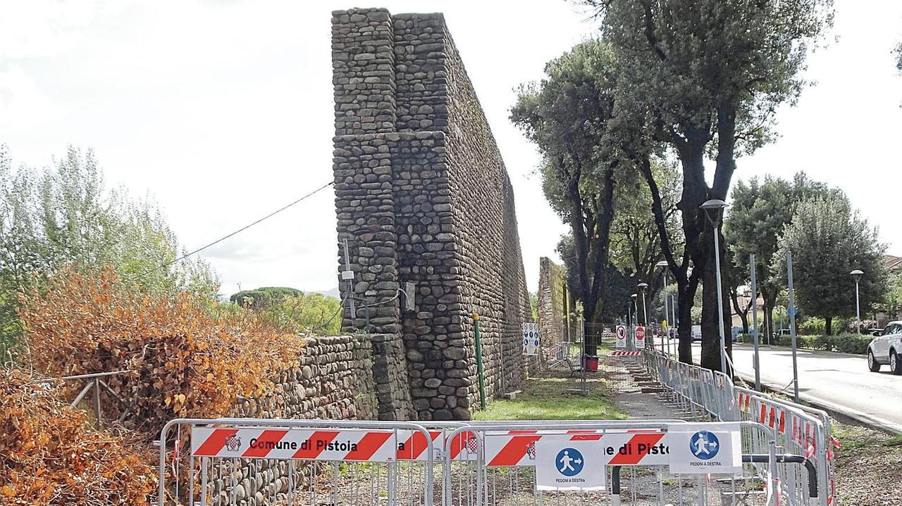 Pendono verso la Brana le Mura urbane di Pistoia: sotto indagine i 300 metri di viale Arcadia