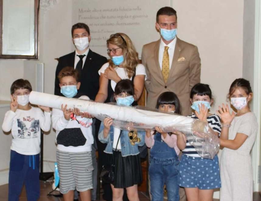 Il lockdown disegnato dalle mani dei bambini per elaborare le emozioni 