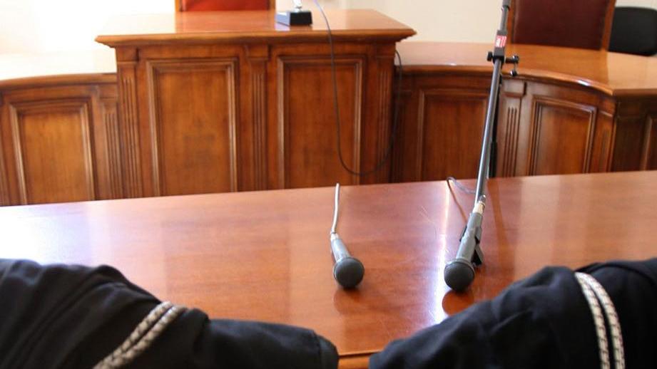 Urla e umiliazioni all’alunno: docente nei guai