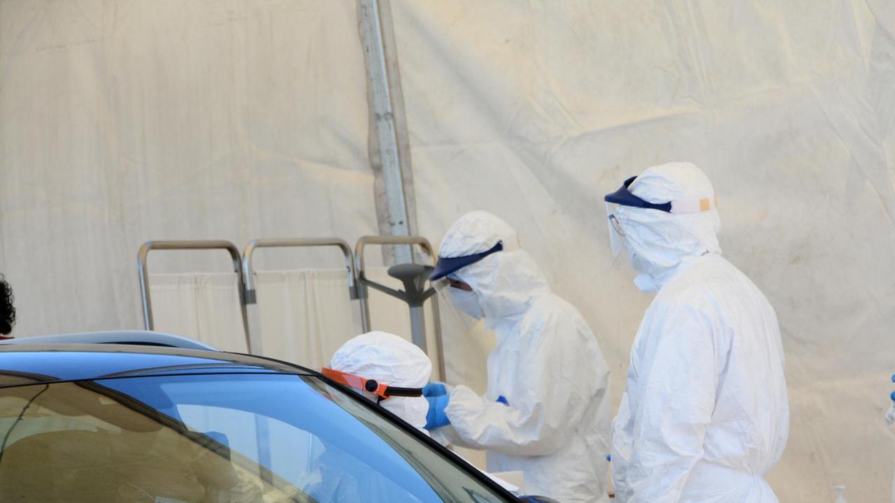 Tamponi drive-in al Mater quasi quattromila in 2 mesi