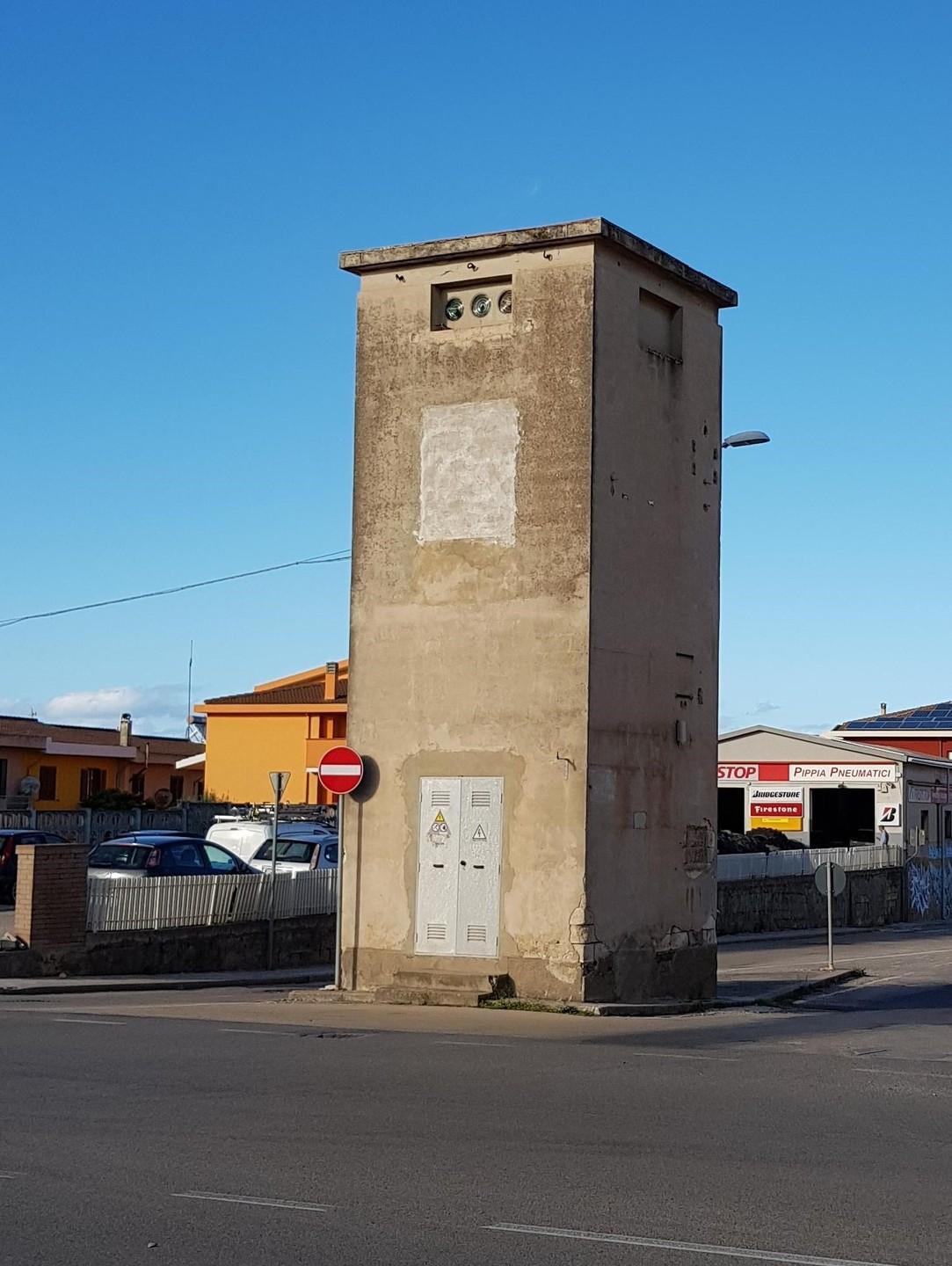 Enel abbatte la cabina di via Antonelli 