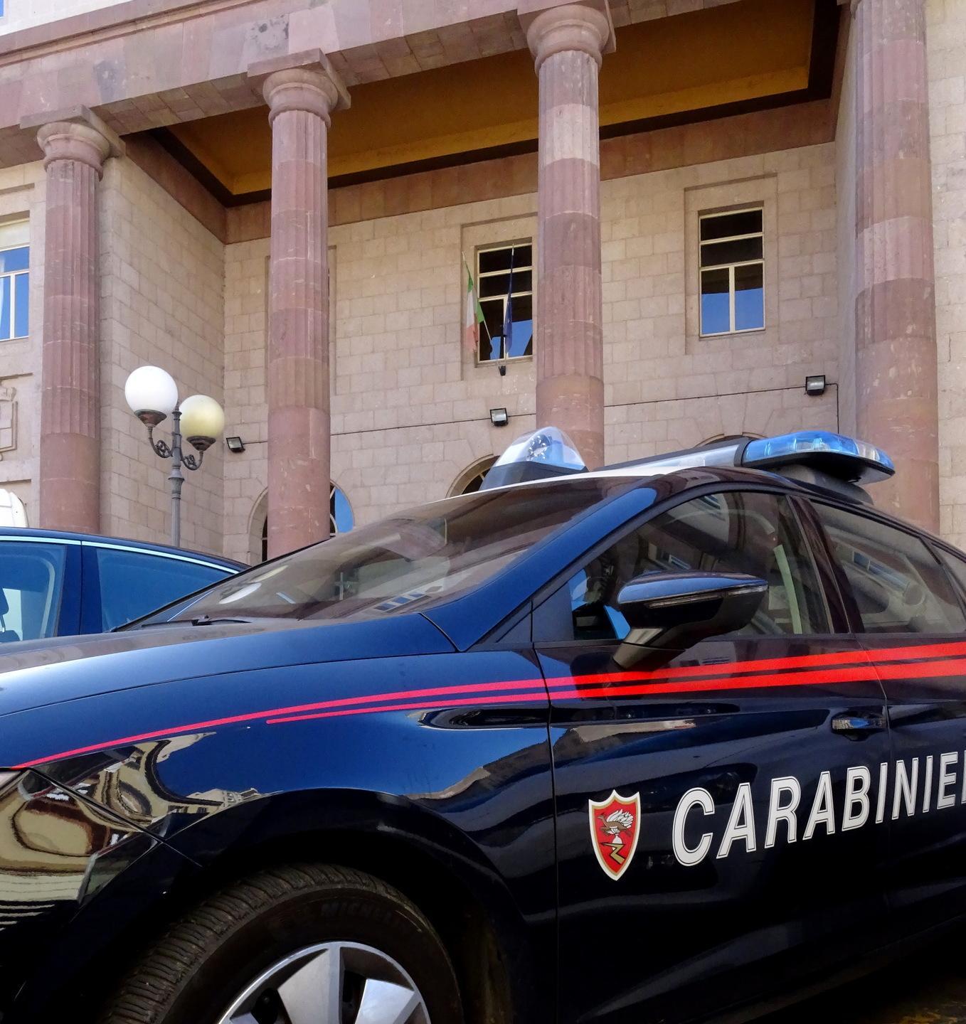 Marijuana, domiciliari e obbligo di firma per i due arrestati dai carabinieri