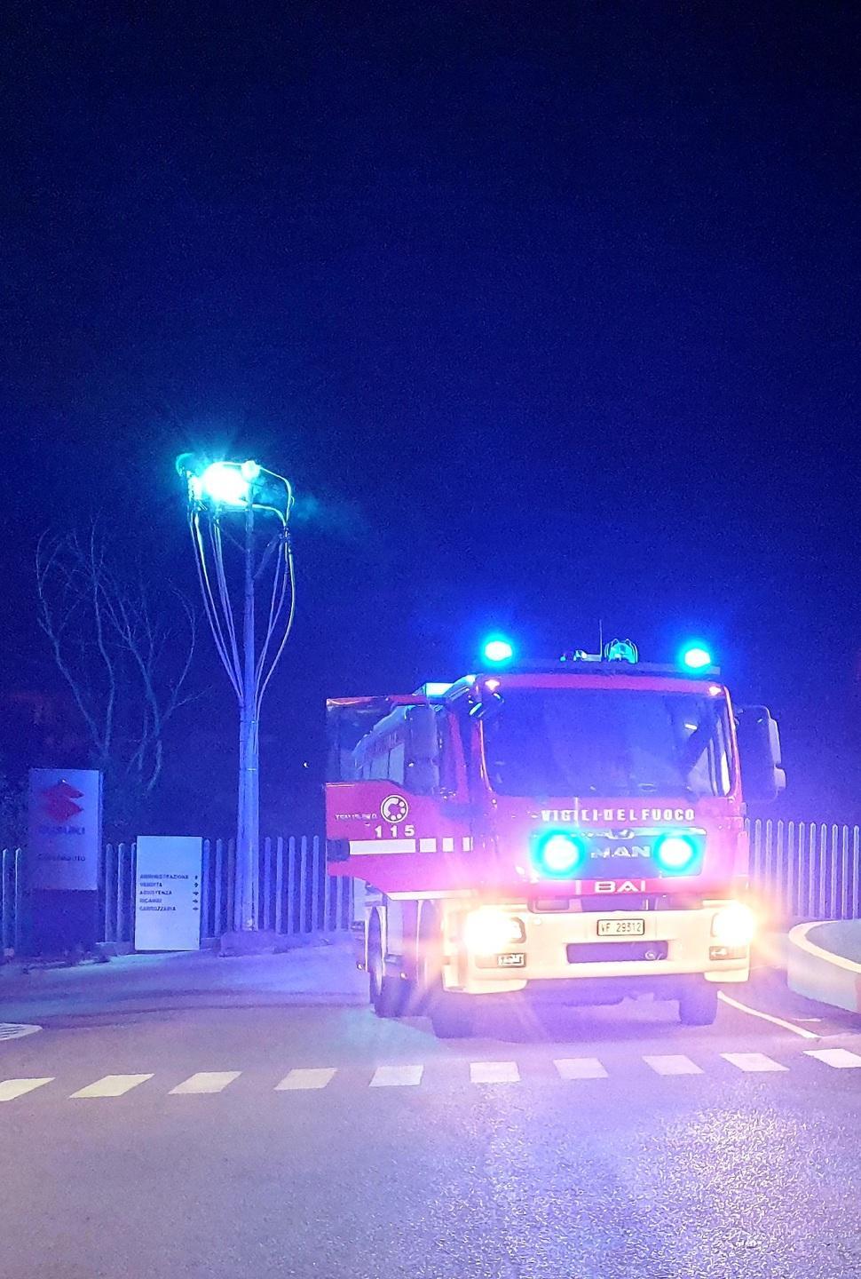 Guasto alla linea traliccio “acceso” come un albero di Natale 