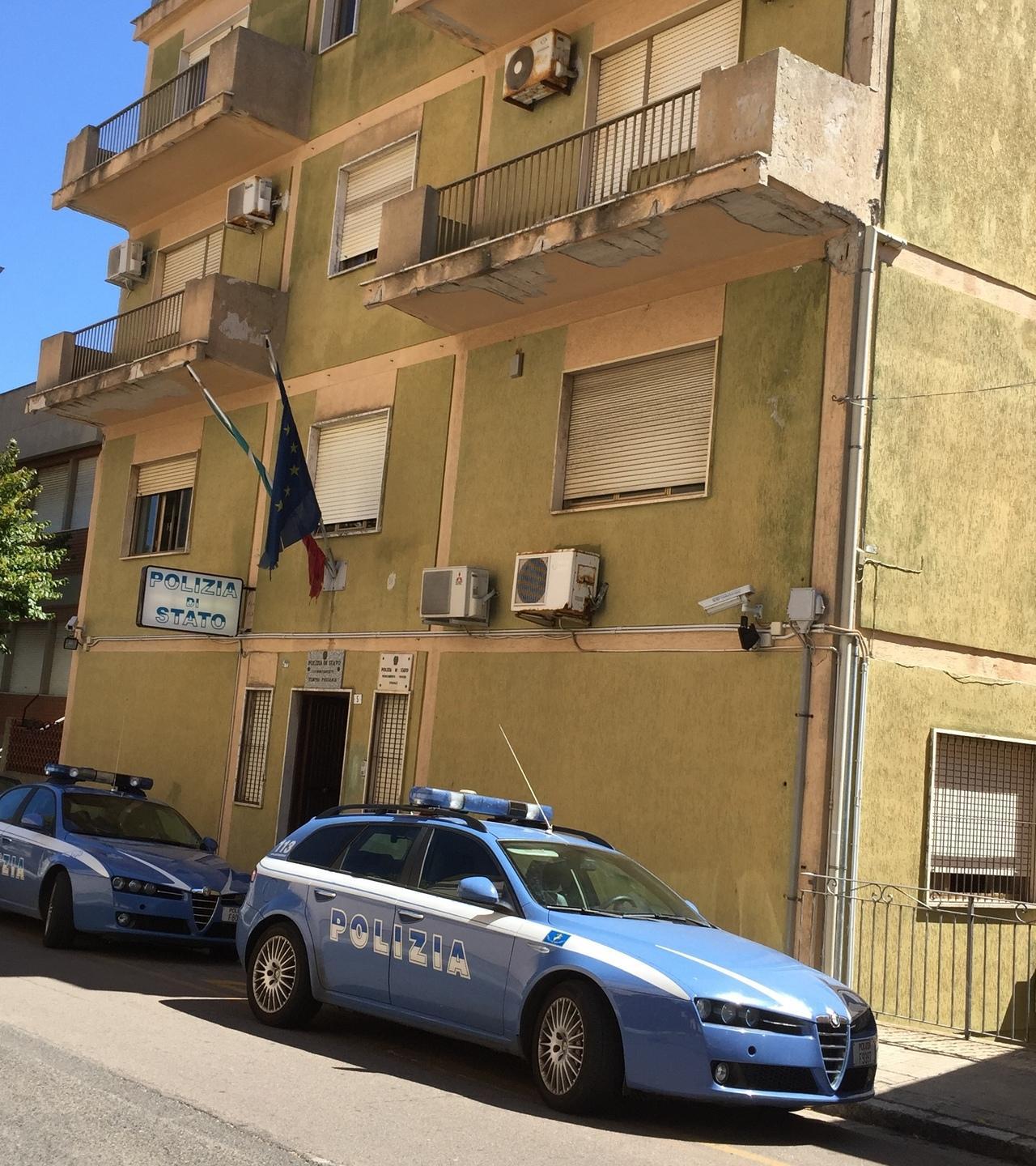 Tempio, minaccia con un coltello i genitori chiusi nell’auto 