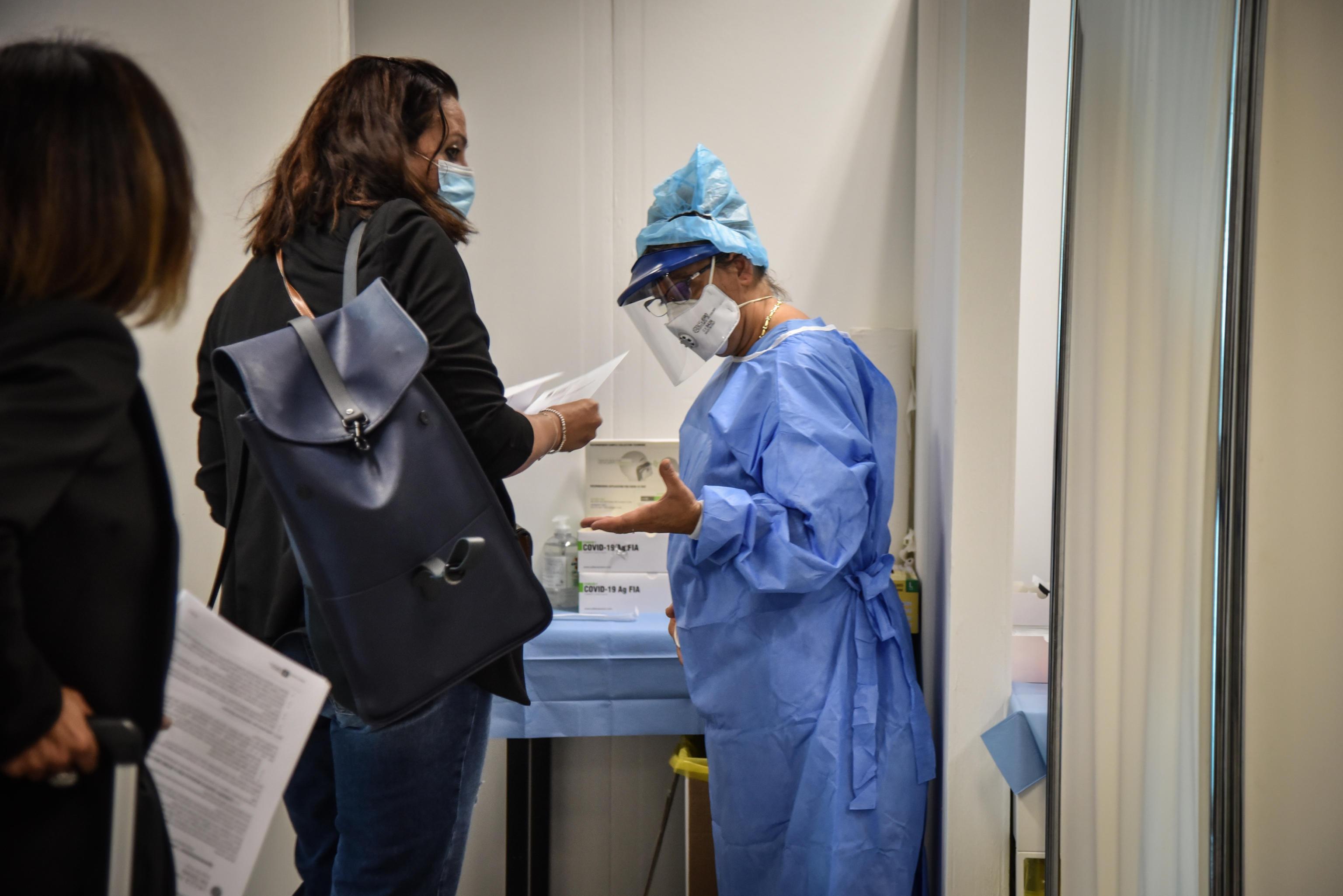 Covid, test in arrivo nell'isola: il Tar boccia l'ordinanza di Solinas