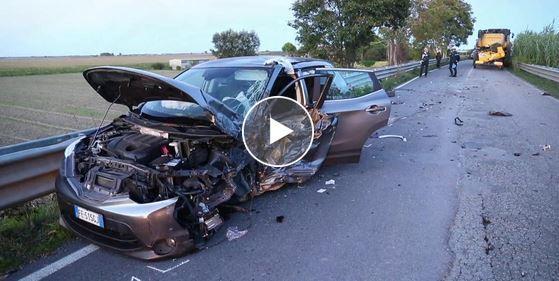 Filo, auto e mietitrebbia si scontrano: ferito il conducente dell'utilitaria