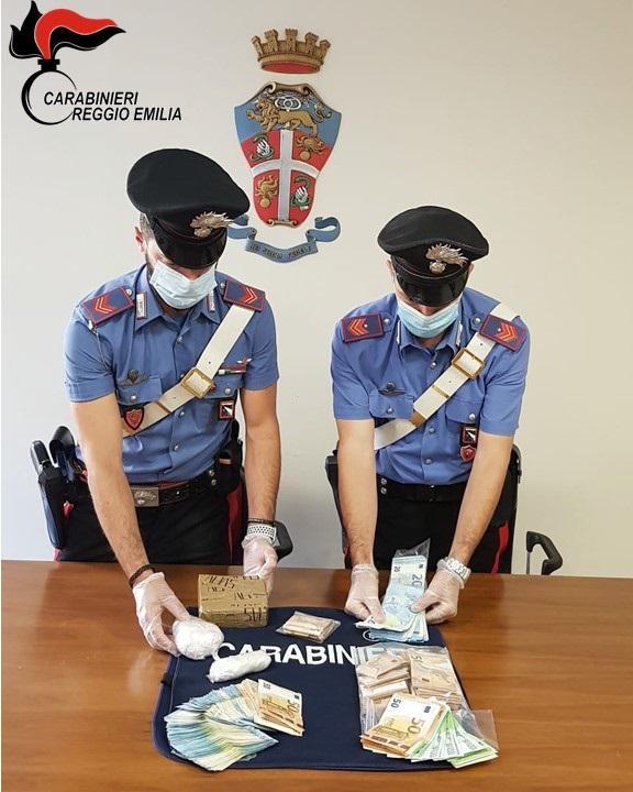 Spaccia anche se è ai domiciliari, arrestato 