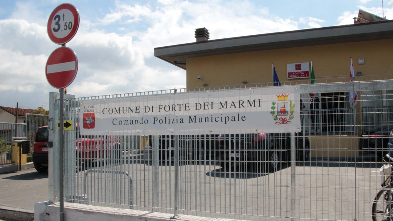 Apre un ristorante nel bagno dei vip senza autorizzazione