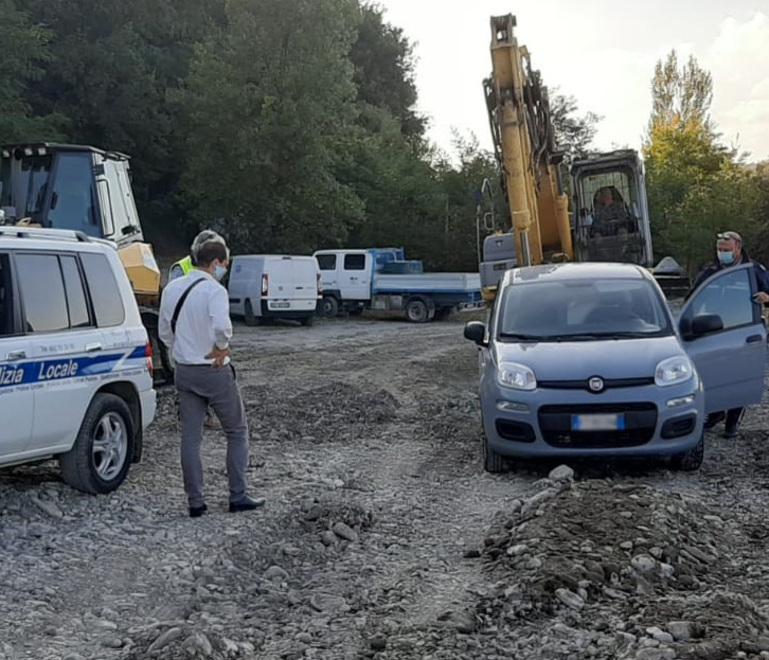 Savignano, si fida del navigatore e va nel greto del Panaro 