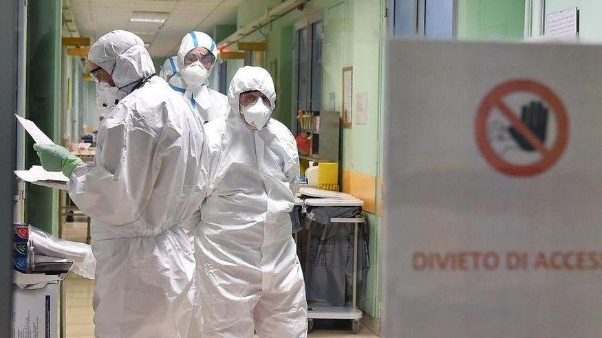 Altri 4 casi positivi e la morte di un 81enne nella provincia apuana