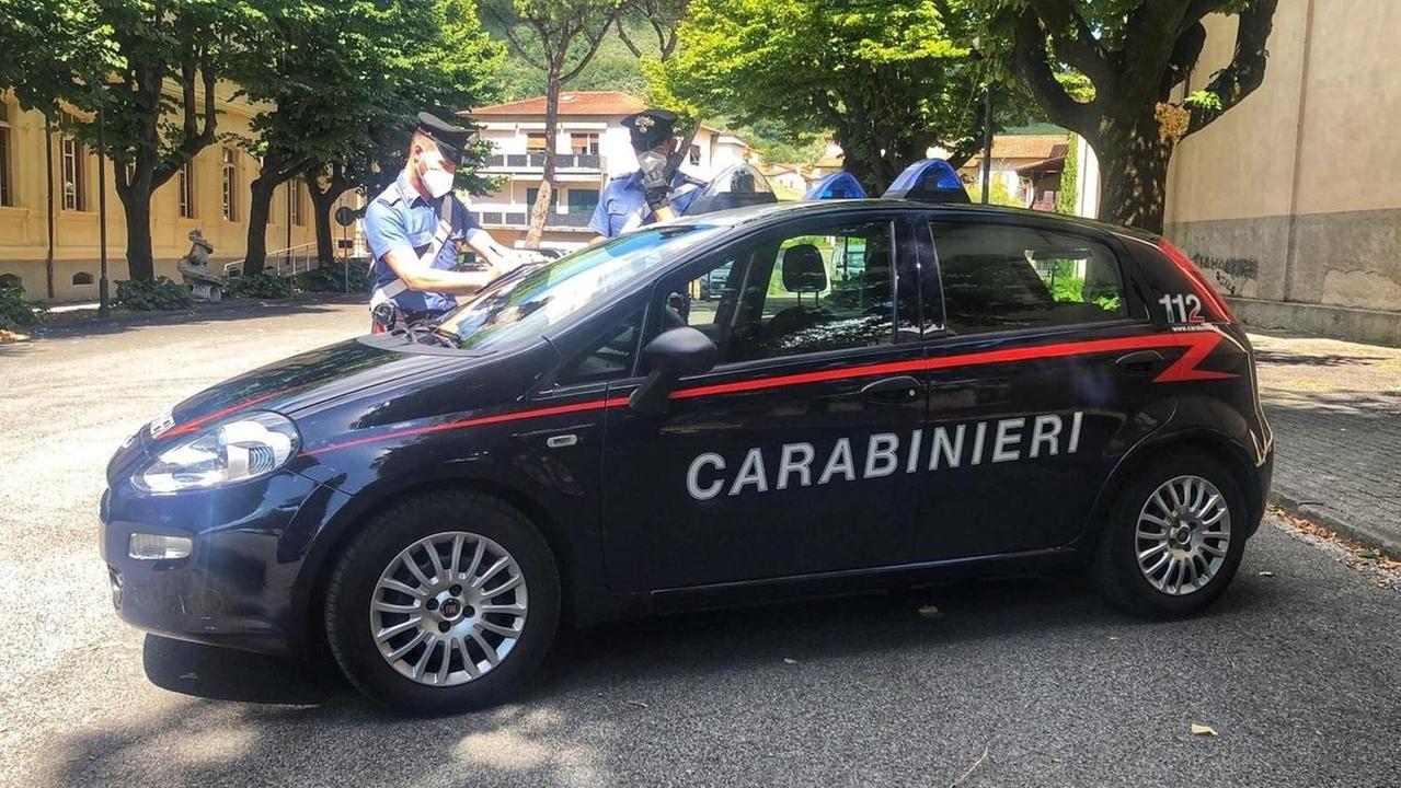 Bar e stabilimenti nel mirino Via con un sacco di refurtiva