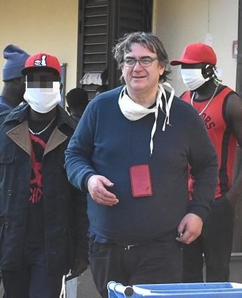 Vicofaro, la Regione dà il via al trasferimento dei migranti 