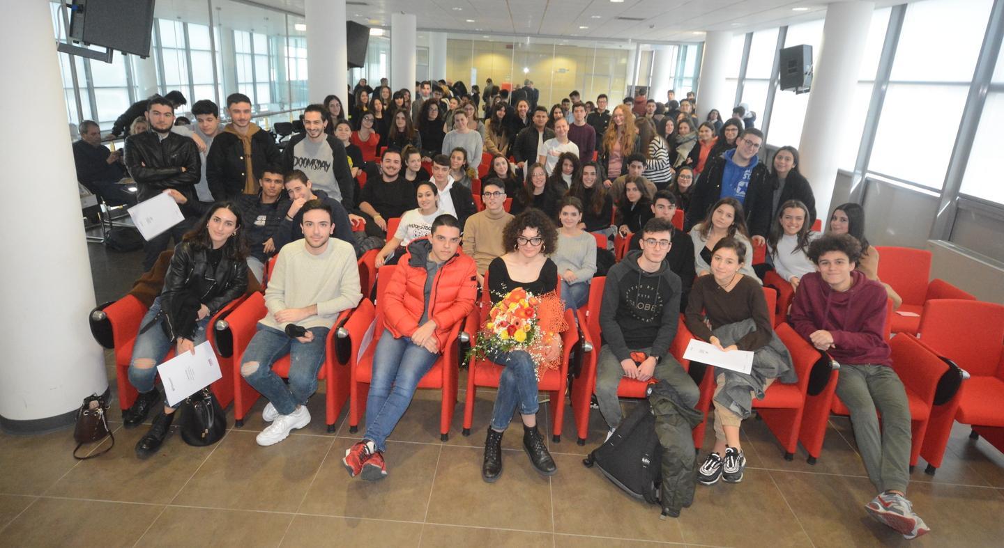 Studenti durante un incontro alla Nuova Sardegna (la foto d'archivio è precedente all'inizio della pandemia)