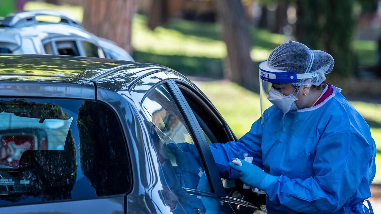 Coronavirus in Toscana, la Regione pronta a distribuire 8 milioni di mascherine gratuite