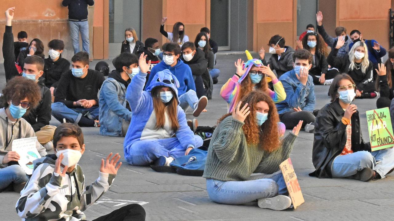 Studenti manifestano in piazza Spirito Santo (Foto Lorenzo Gori)