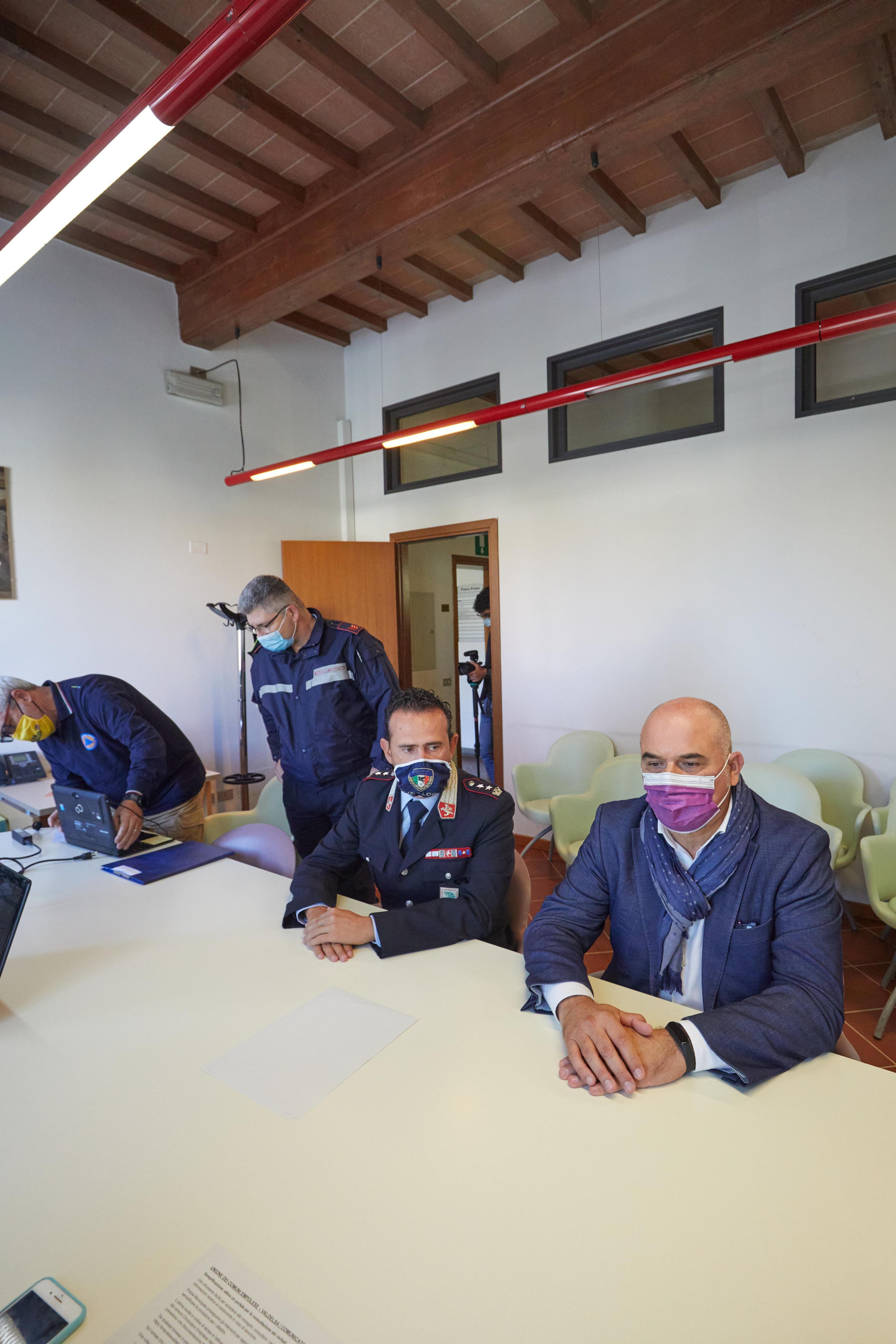 Il comandante Massimo Luschi e il sindaco di Montelupo Paolo Masetti (foto Carlo Sestini)