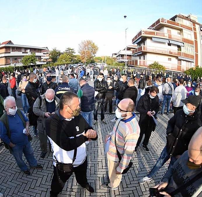 L’ex bomber della Massese, la laureanda e tanti altri: la carica dei 650 candidati 