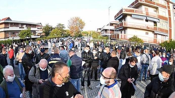 L’ex bomber della Massese, la laureanda e tanti altri: la carica dei 650 candidati