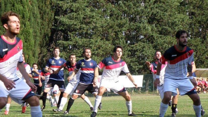 Tra positivi, recuperi e più gironi sarà un calcio sull’ottovolante