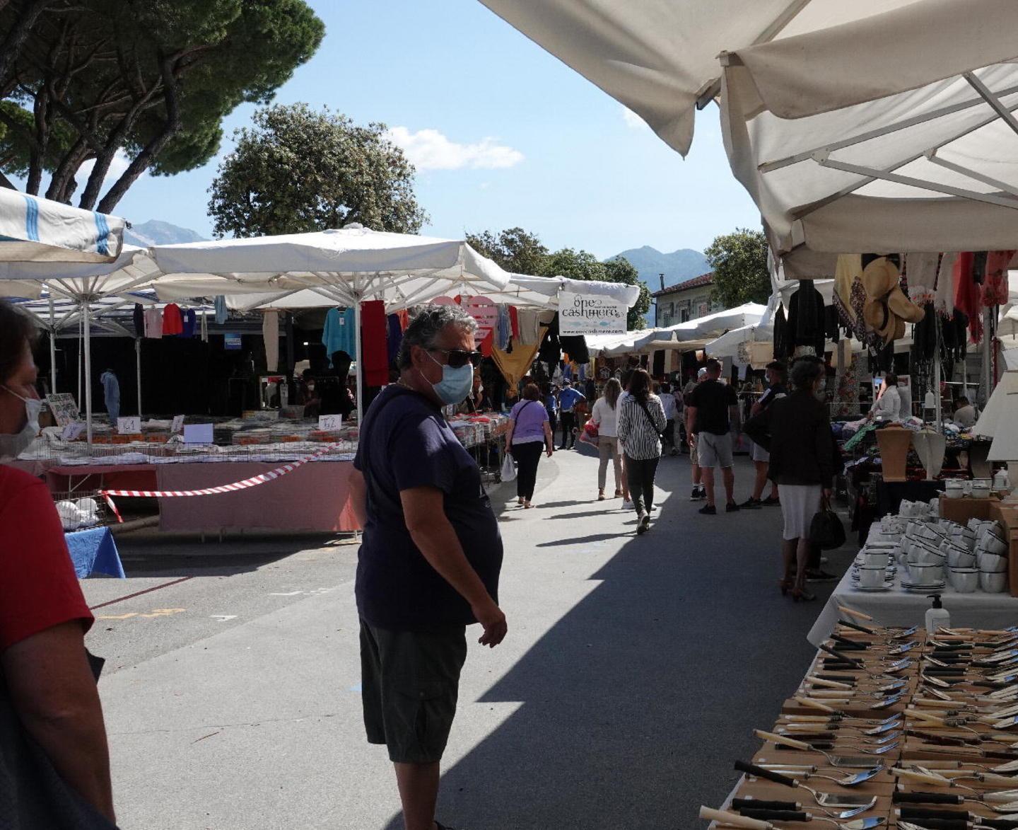 Stop al numero chiuso per il mercato del Forte ma con nuovi limiti 