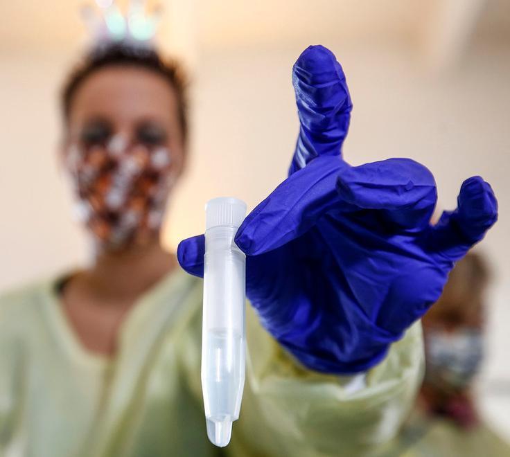 Trentatré contagiati in due giorni Un nuovo decesso a Parma