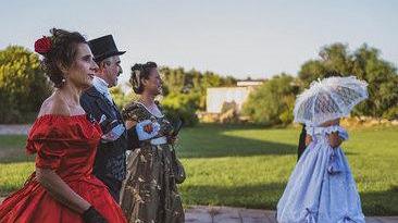 Costumi, bon-ton e una cena lunga due secoli