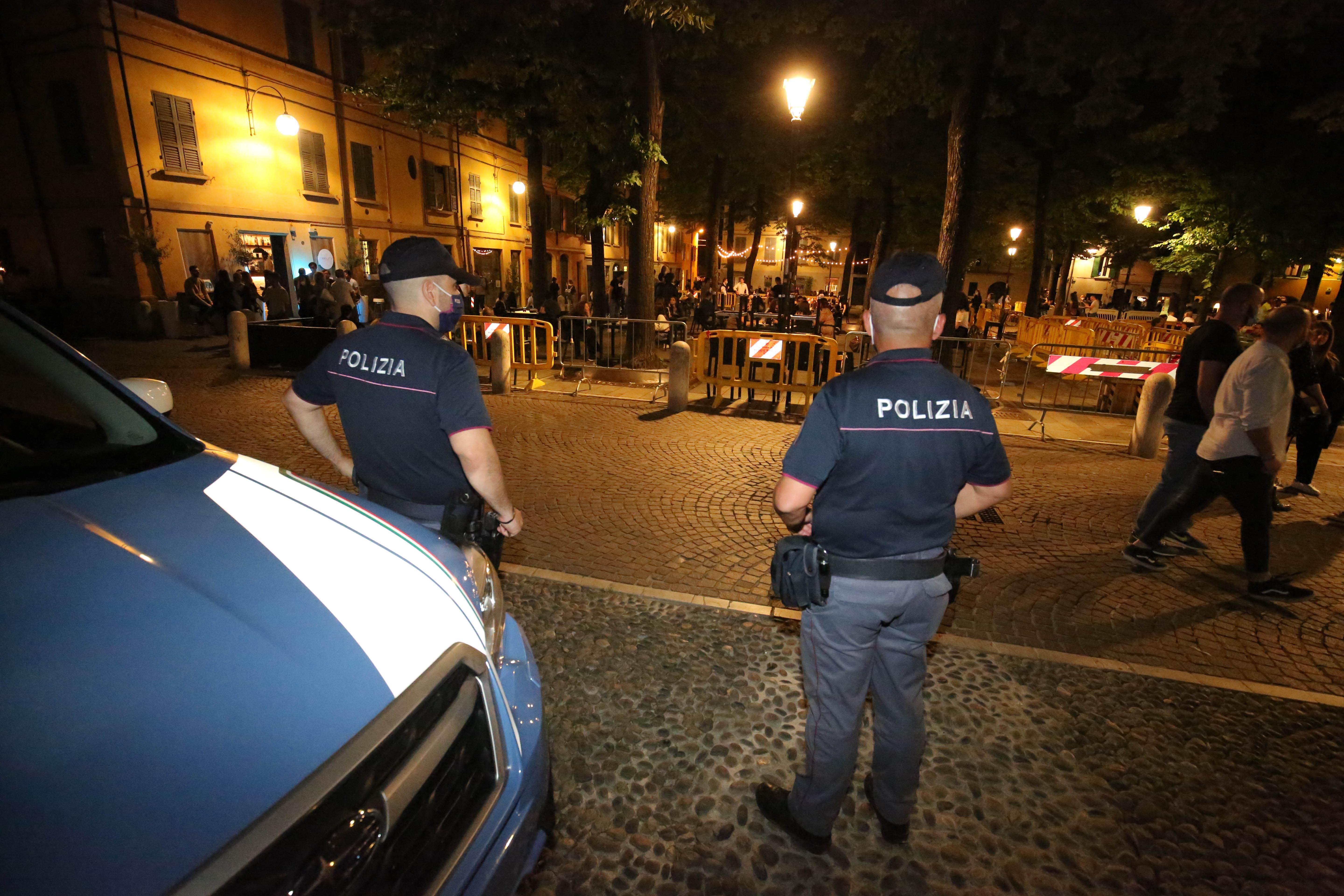 Movida a Reggio Emilia, multate 12 persone per mancato uso della mascherina