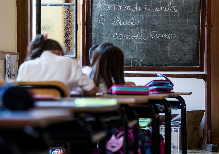 Petizione a Solinas: tamponi rapidi nelle scuole sarde