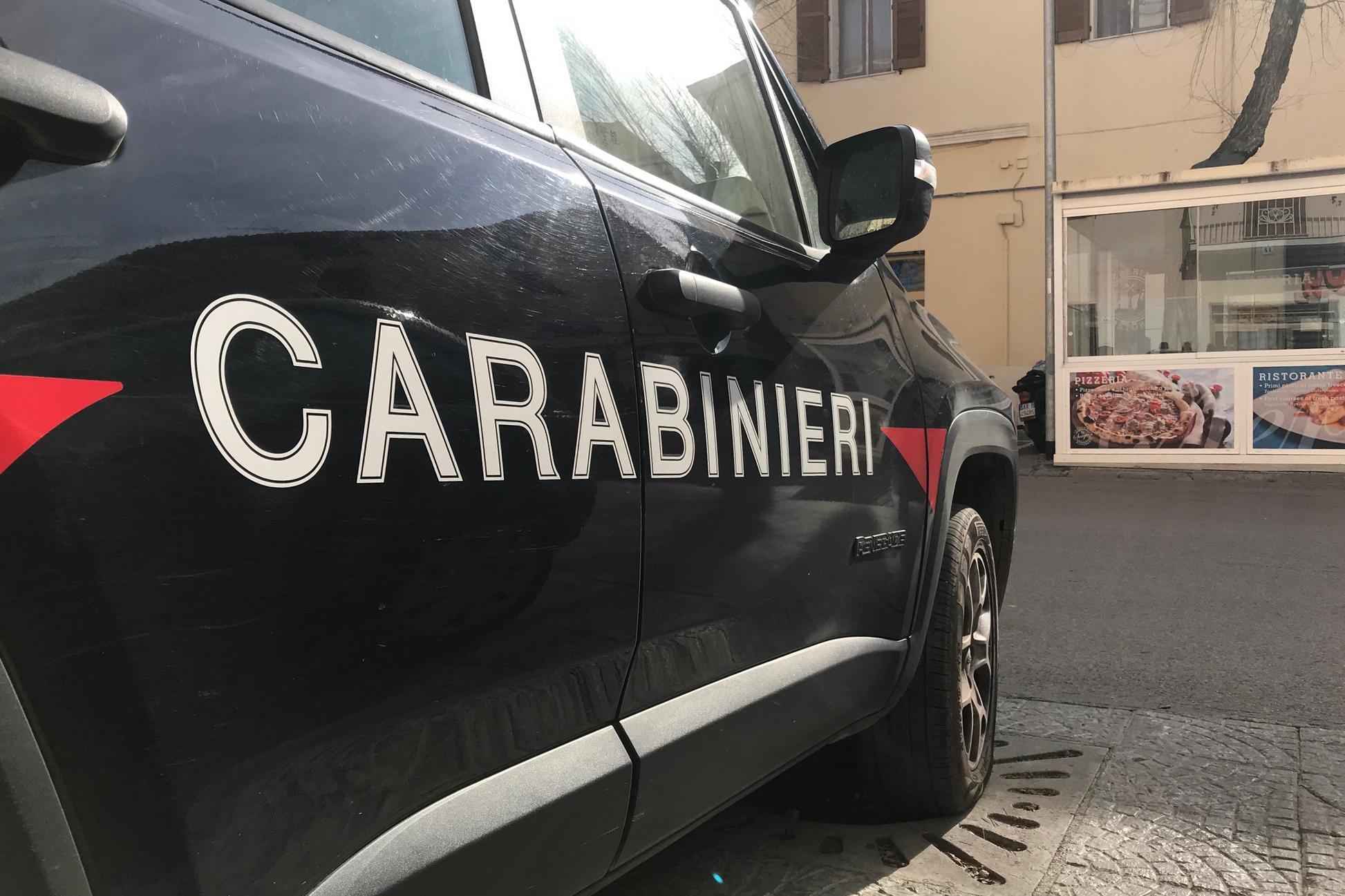 Si butta in mare, salvata dai carabinieri ad Arbus