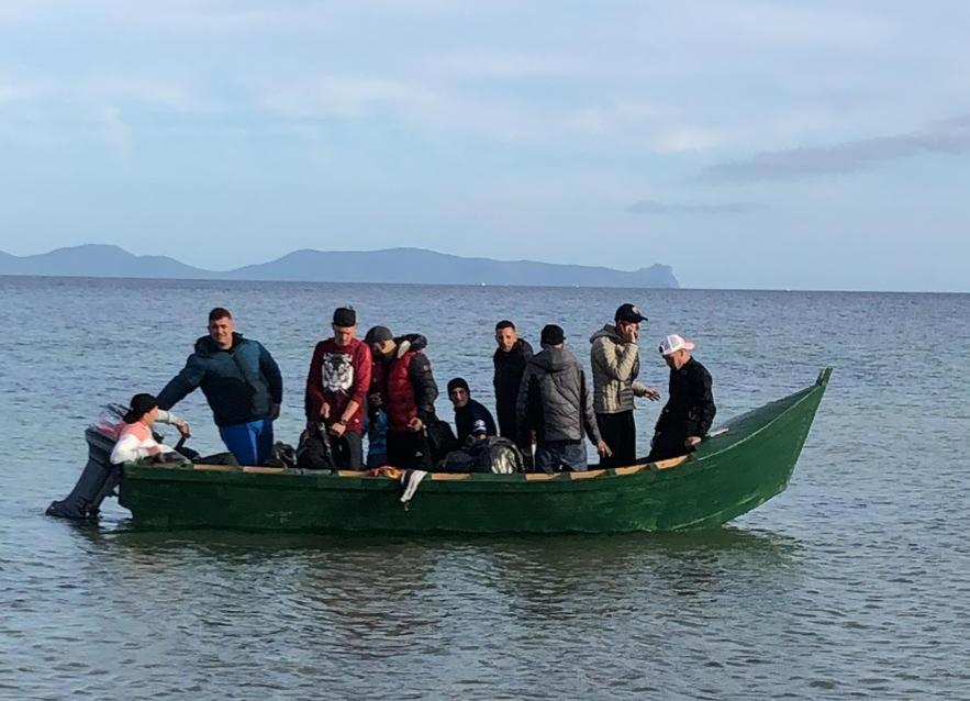 Un barchino con migranti a bordo, immagine di repertorio